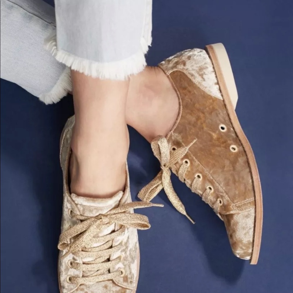 Bill Blass Gold Crush Oxfords